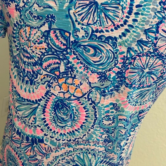 Lilly Pulitzer Etta V-Neck Tee - Picture 3 of 8